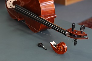 cello pater noster eingeklemmt